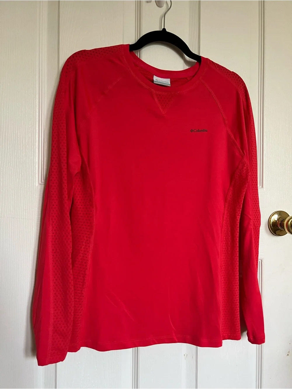 Women’s Columbia Long Sleeve Light Weight Athletic Top Size Medium